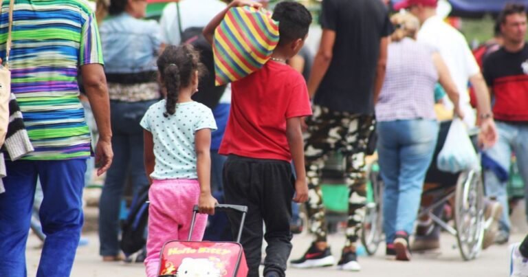 Piden a Colombia reactivar protección de migrantes venezolanos; empeora la crisis