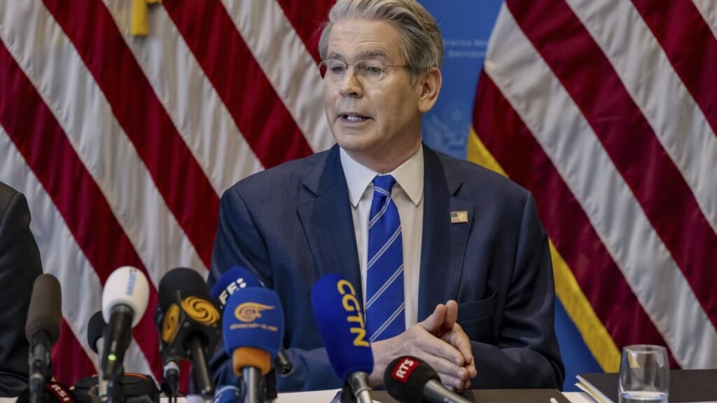 Secretario del Tesoro de EEUU reconoce que los aranceles podrían elevar los precios de Walmart Secretario del Tesoro de EEUU reconoce que los aranceles podrían elevar los precios de Walmart