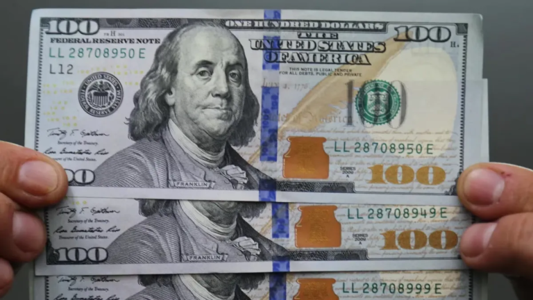 El dólar oficial opera con leves cambios, mientras el blue rebota desde mínimos de cuatro semanas