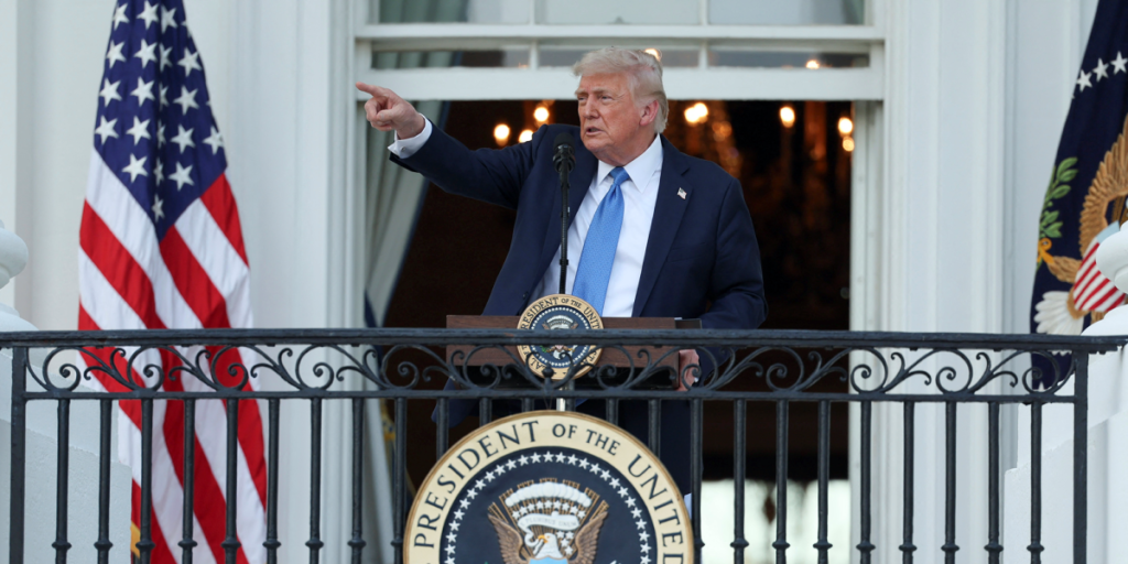 Trump reprocha al gobernador de California por no agradecer “salvarle el pellejo” Trump reprocha al gobernador de California por no agradecer “salvarle el pellejo”