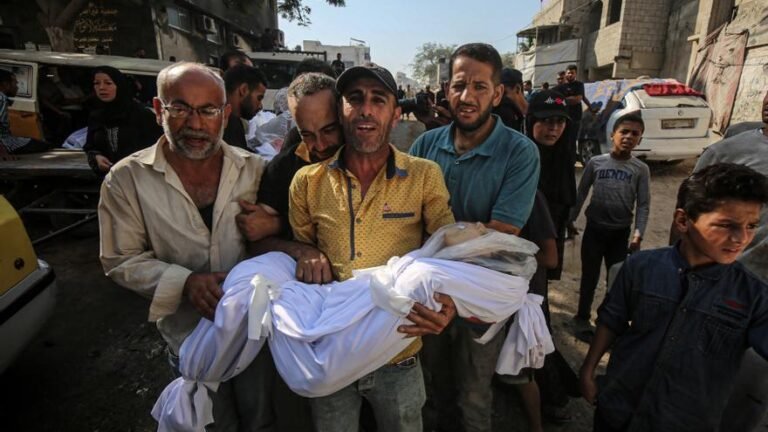 Israel mata a 50 palestinos, varios de ellos mientras aguardaban el reparto de comida
