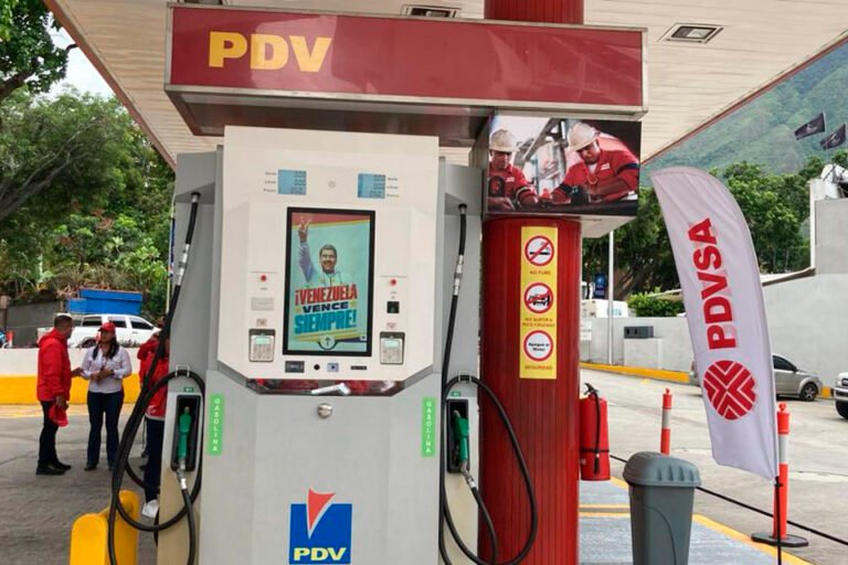Precio del litro de gasolina se mantiene en 50 centavos de dólar