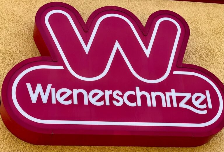 Wienerschnitzel viene a la tienda Walmart