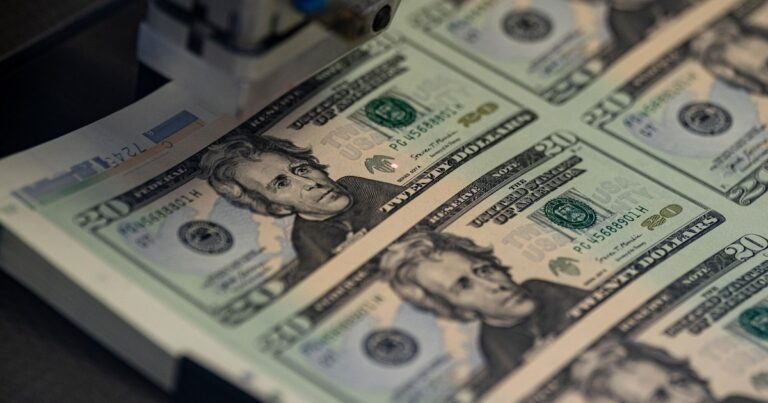 Dólar hoy en vivo: en el Banco Nación subió a .205 y se negoció a .175 en el mercado blue