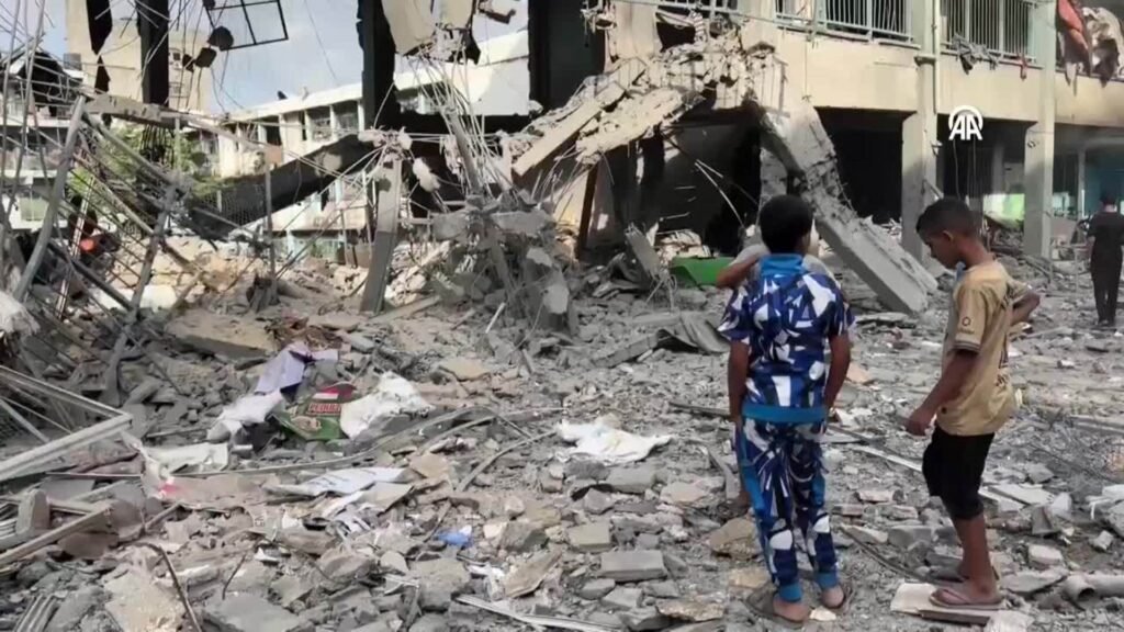Los bombardeos israelíes contra dos escuelas y otros puntos de Gaza matan al menos a 45 personas Los bombardeos israelíes contra dos escuelas y otros puntos de Gaza matan al menos a 45 personas