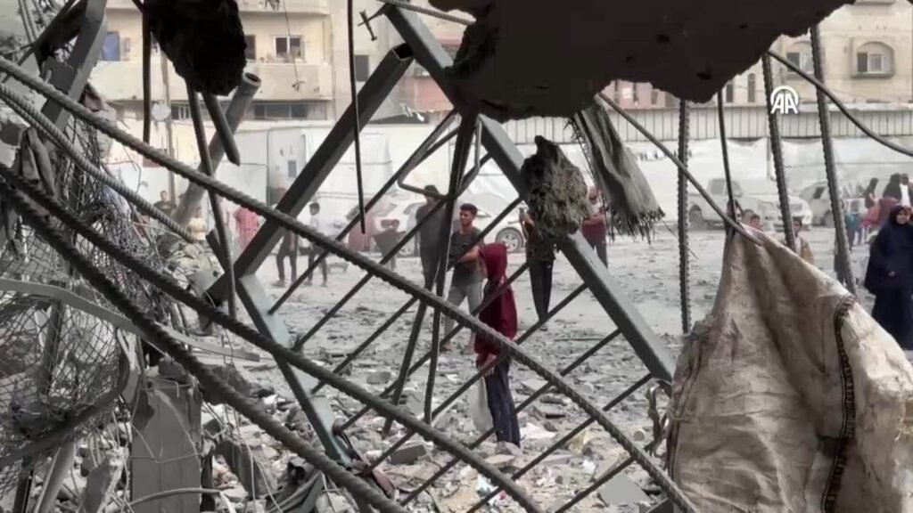 Israel mata a más de 45 personas en bombardeos contra dos escuelas y otros puntos de Gaza Israel mata a más de 45 personas en bombardeos contra dos escuelas y otros puntos de Gaza