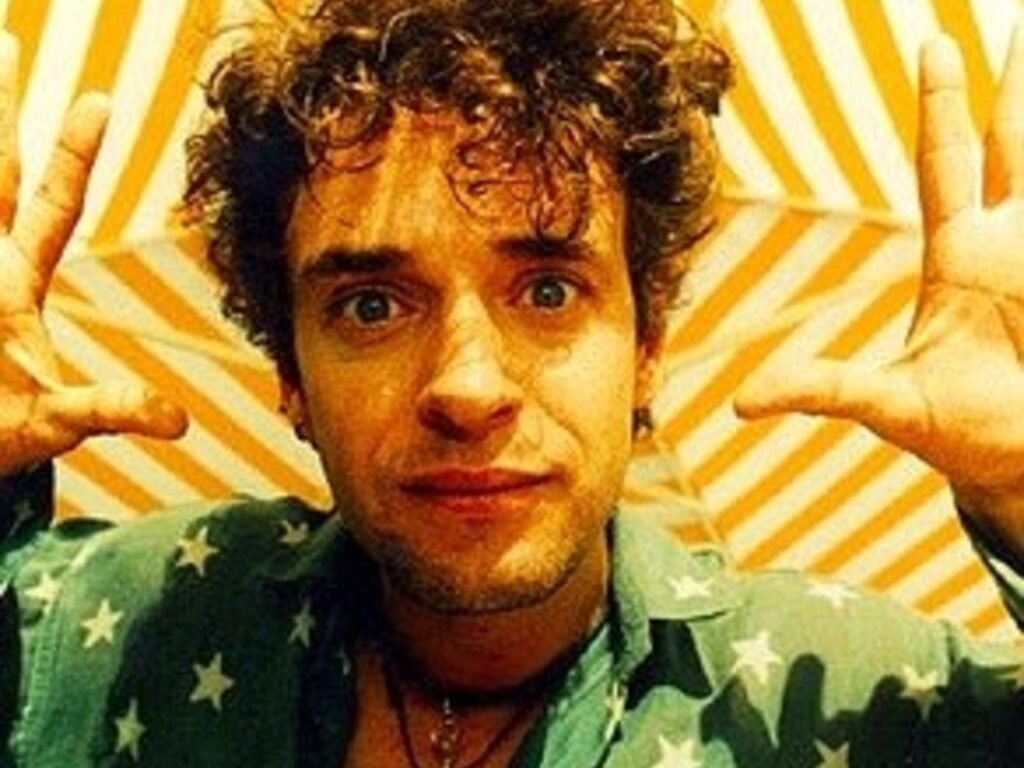 Demolieron una casa de Coghlan donde vivió Gustavo Cerati y encontraron restos humanos enterrados: los motivos