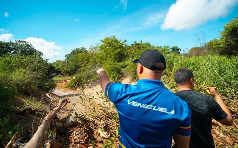 Candidatura de Yanny Alonzo atiende emergencia por cárcava en Isla Dorada Candidatura de Yanny Alonzo atiende emergencia por cárcava en Isla Dorada