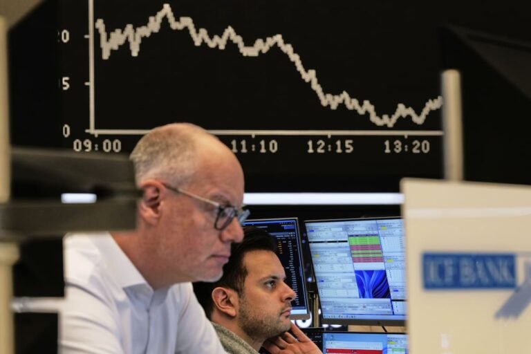 El dólar cae a mínimos de 2021 frente al euro por las apuestas a un recorte de tasas de la Fed