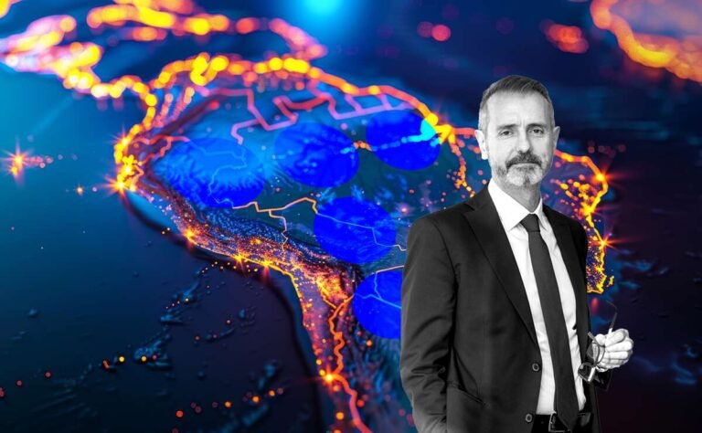 La salida de Telefónica de Latinoamérica enfrenta a los magnates Carlos Slim y Xavier Niel por el control del sector